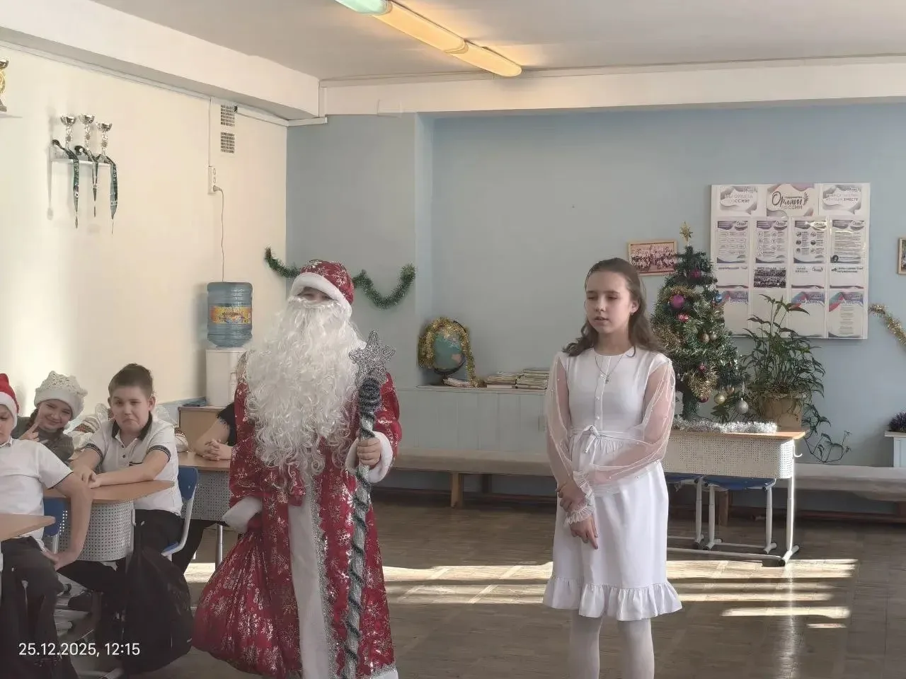 🎄✨ В нашей школе активно готовятся к встрече Нового года! ✨🎄  Для учеников 4 Б класса была организов