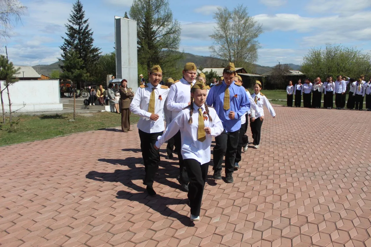 8-11 классы завершили сегодня серию смотра строя и песни.