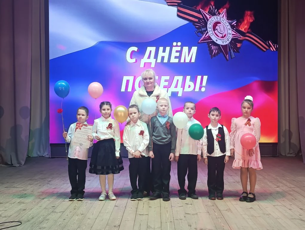 Наши маленькие звёздочки на фестивале «Солдатские зори» 🌟🎤

В день великого праздника — Дня Победы