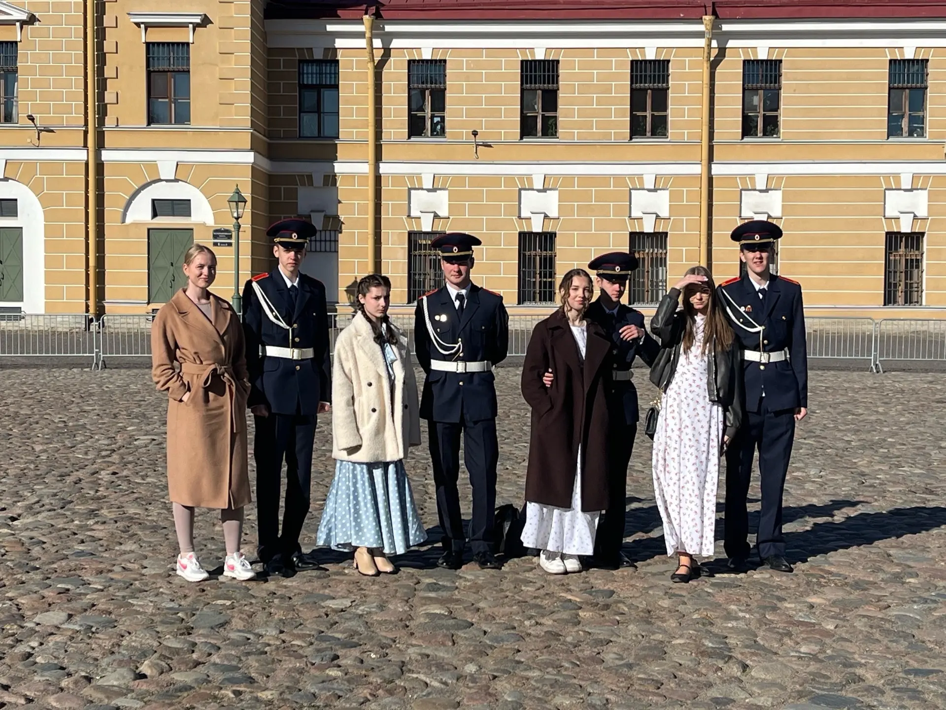 СКВОЗЬ ДЕСЯТИЛЕТИЯ - ВЕРНЫ ПОБЕДЕ  Три поколения. Одна история. Одна Победа🇷🇺.  🗓️ 8 мая наши 🧑🏻‍🎓 👩