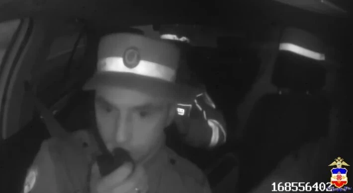 Нетрезвый лихач выезжал на красный свет и на встречку в Йошкар-Оле, пытаясь скрыться от...