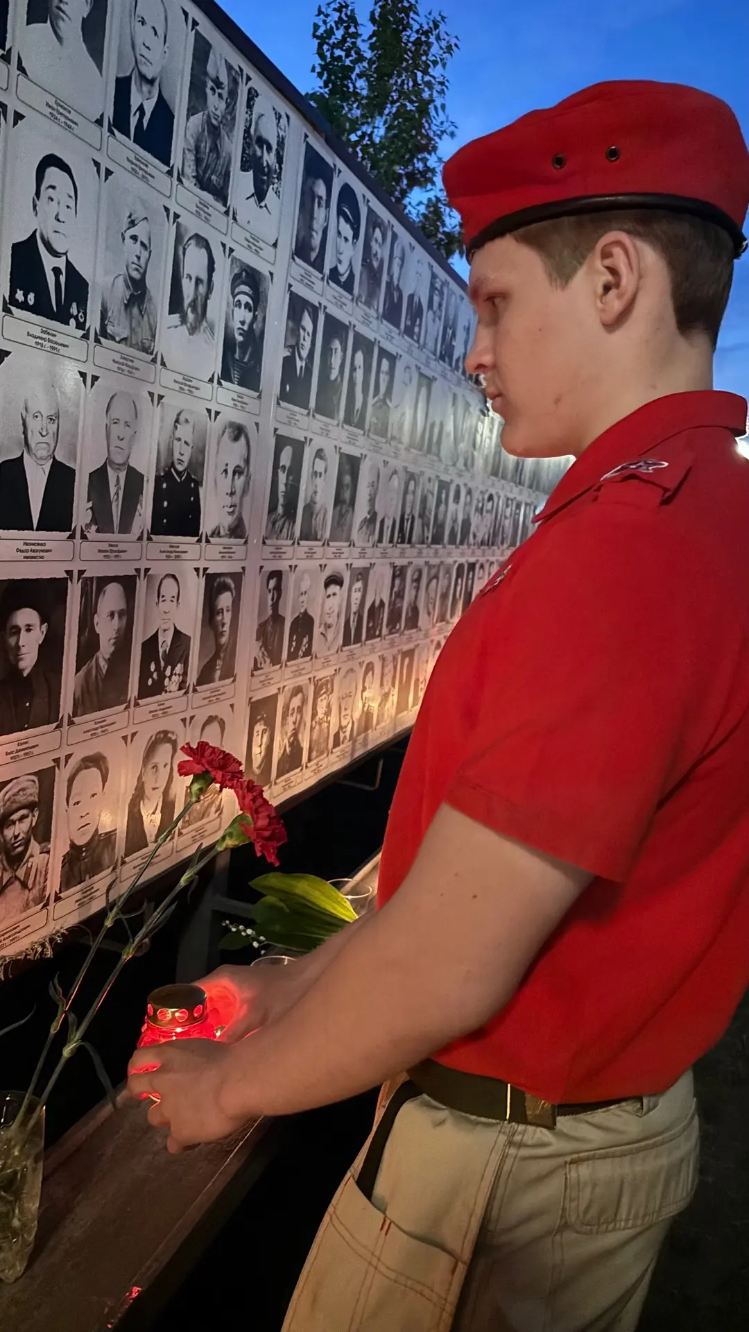 Свеча памяти 🕯    Кажется, это всего лишь минута тишины и маленький огонёк. Но в этом пламени — стол