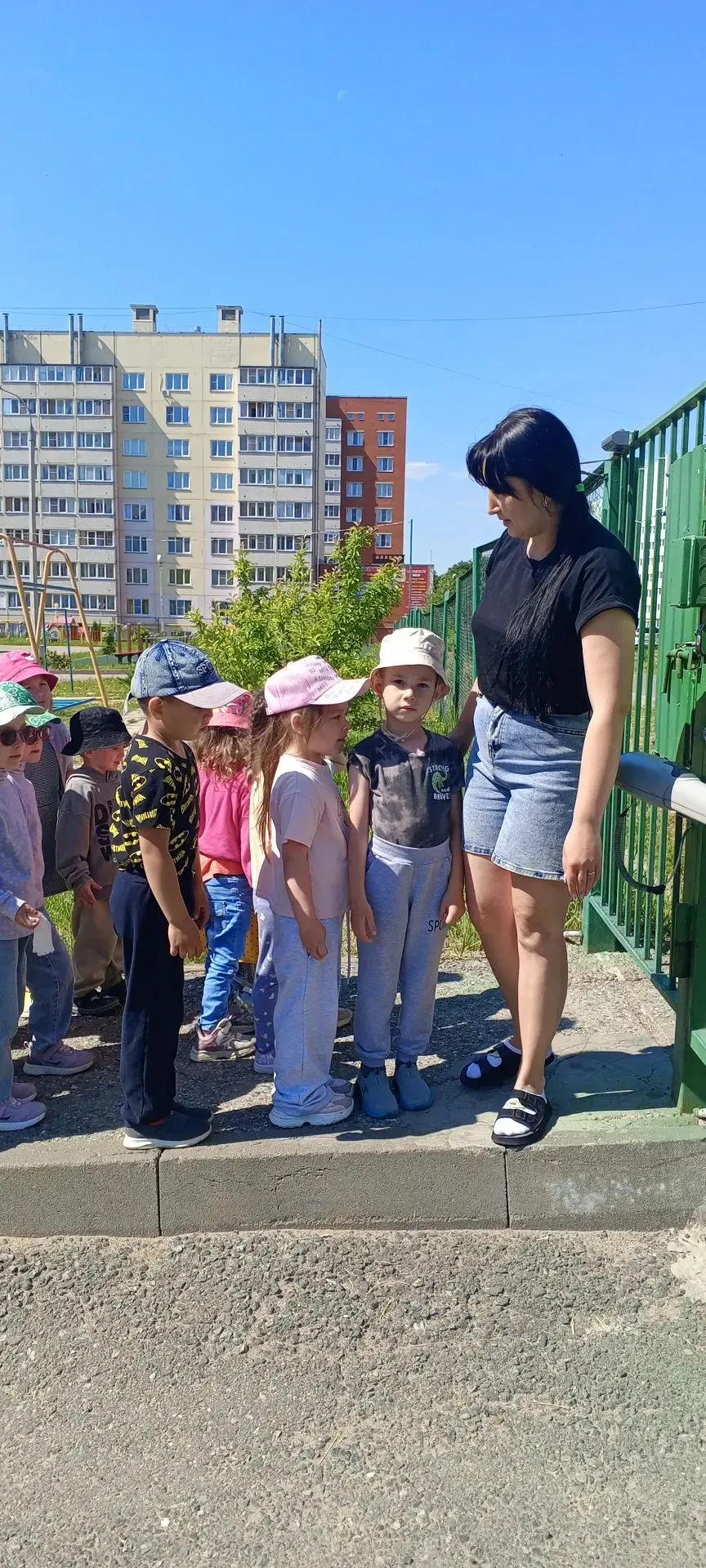 🛡️ Повторяем правила безопасности! 🛡️

Сегодня с воспитанниками группы «Непоседы» провели важную б