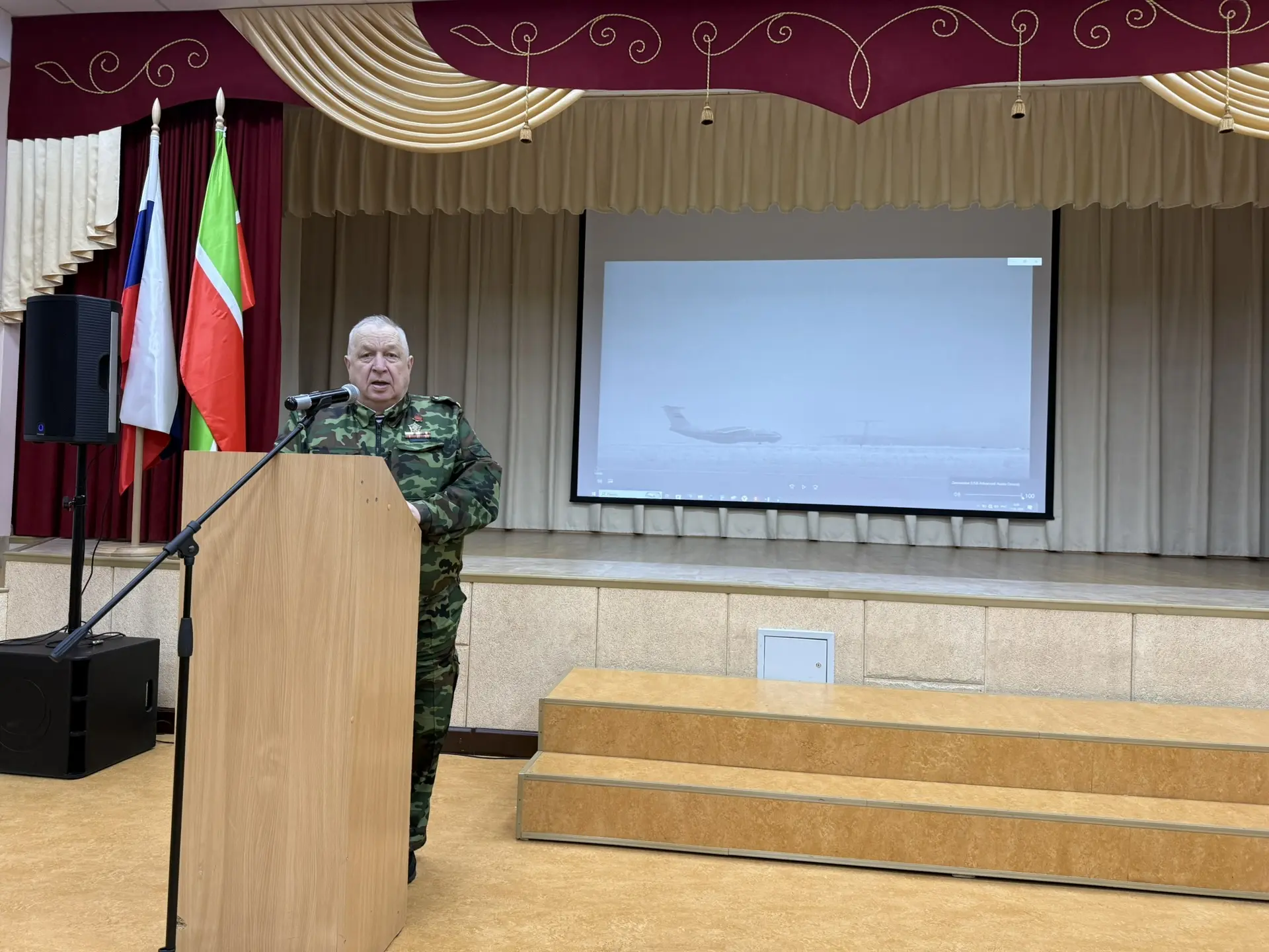 🇷🇺В рамках военно-патриотического месячника перед учащимися 8-10 классов выступил один из руководите
