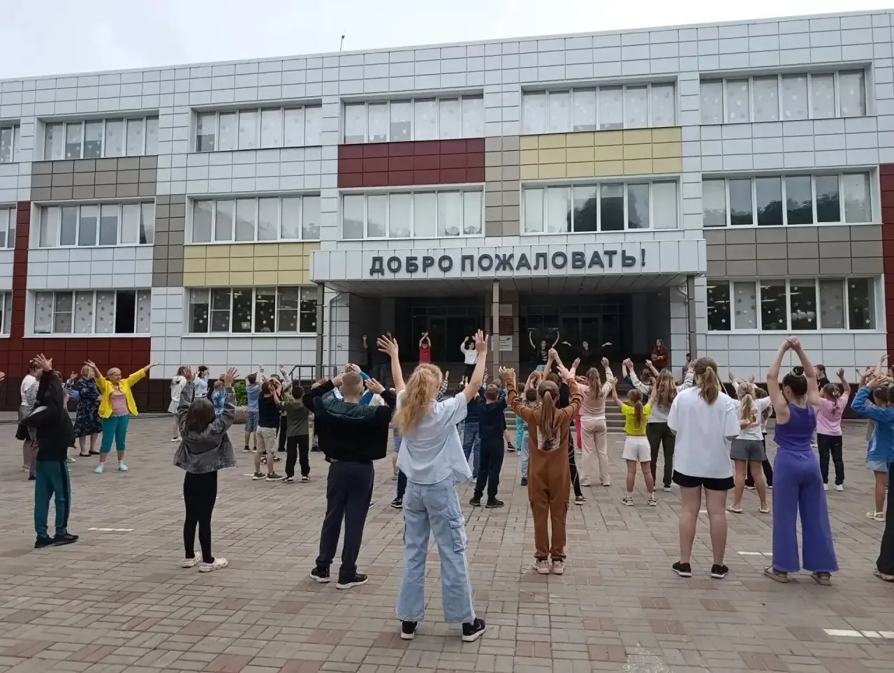 Вот и подошел к концу ещё один яркий день в нашем лагере "Солнышко", полный событий и н...