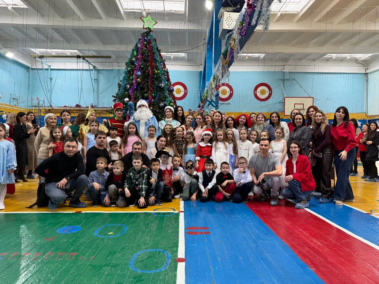 🎄 Волшебство для самых маленьких: в нашем лицее прошел новогодний утренник! 🎁  Мы с огромной радость