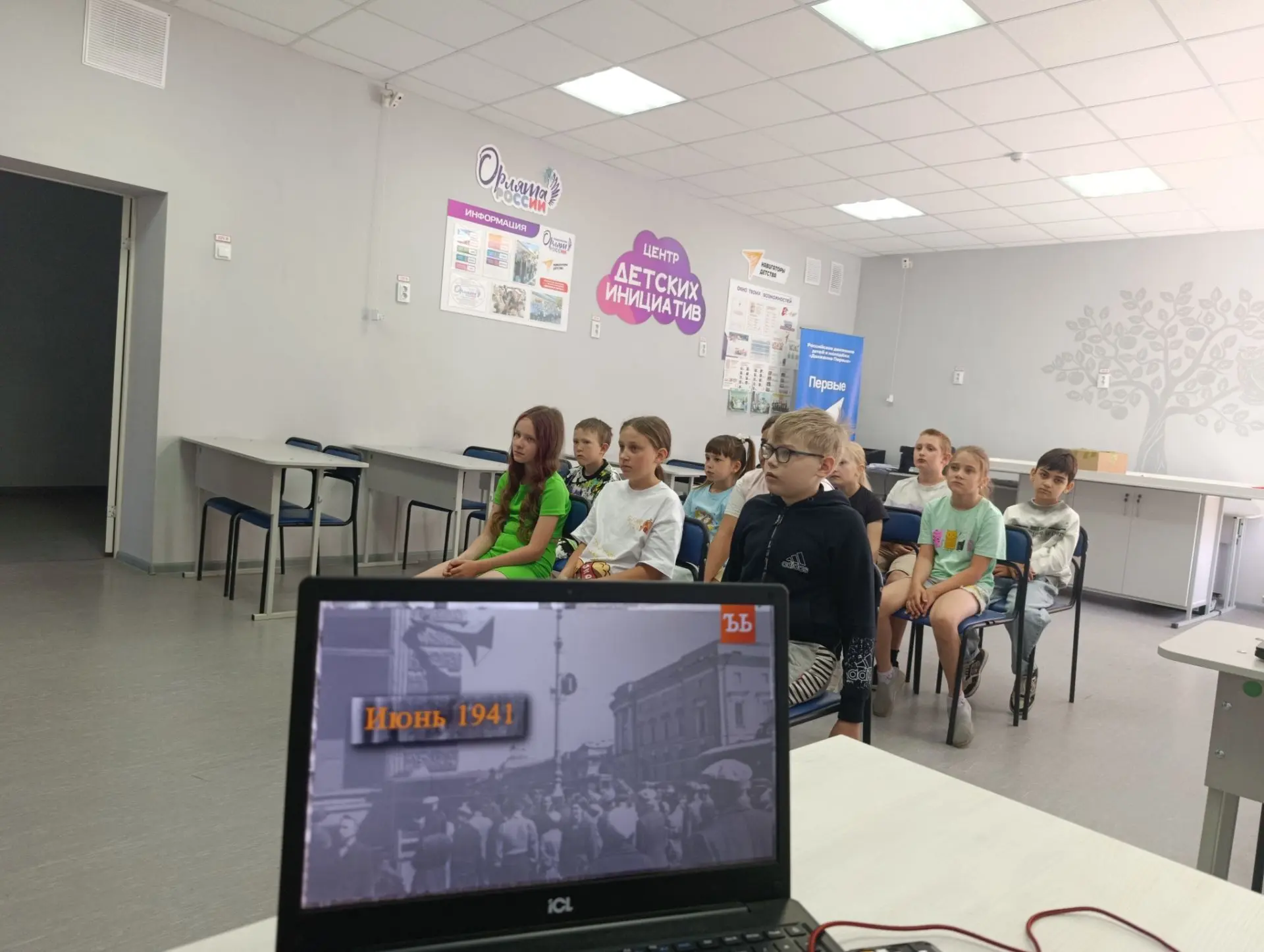 22 июня - День памяти и скорби.  
Сегодня в пришкольном лагере "Чебурашка" прошёл День памяти и скор