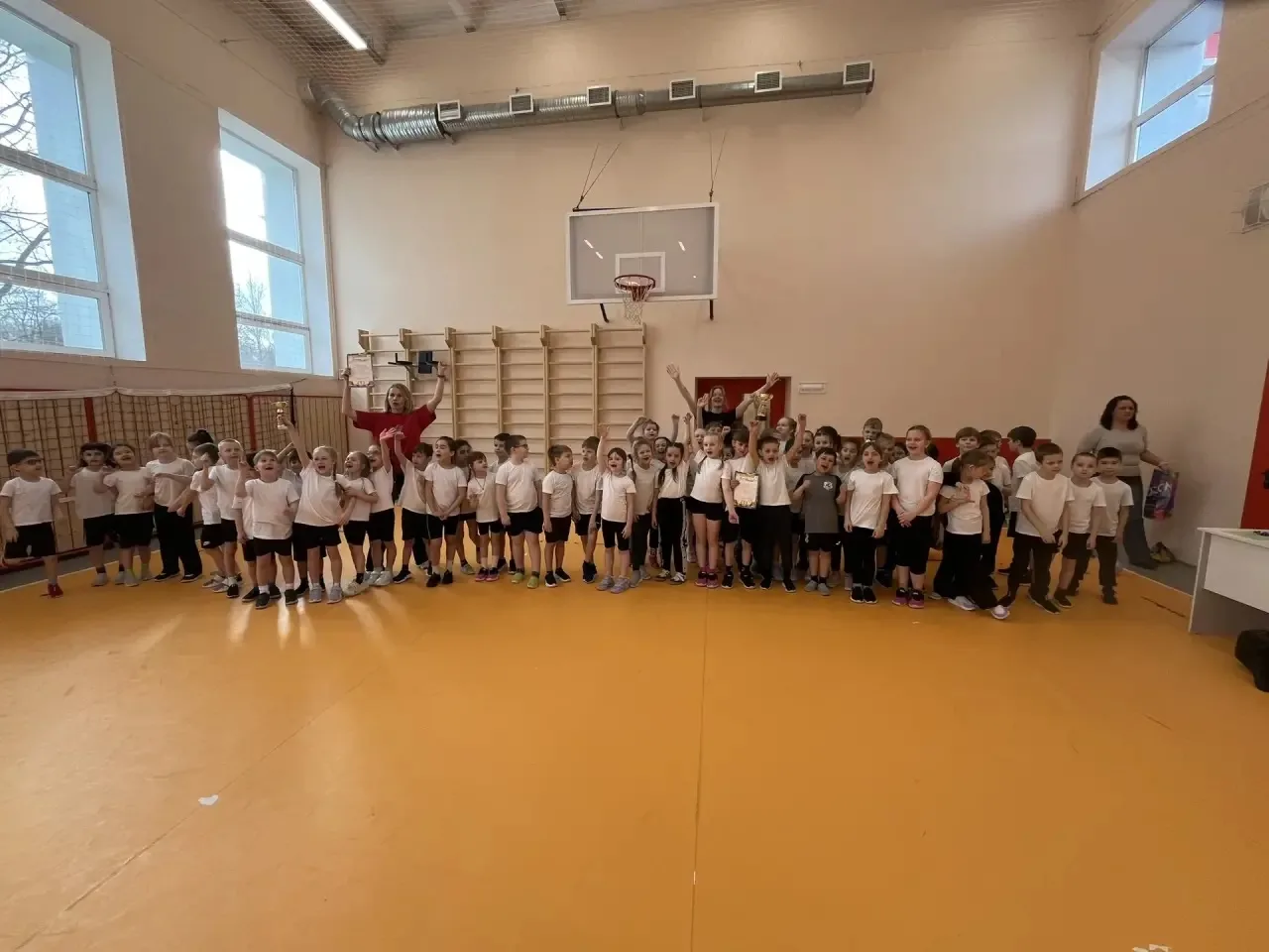 🚀 Сегодня в Колтушской школе — настоящий праздник спорта и здоровья! 💪🏃‍♂️🏃‍♀️  Традиционные эстафет