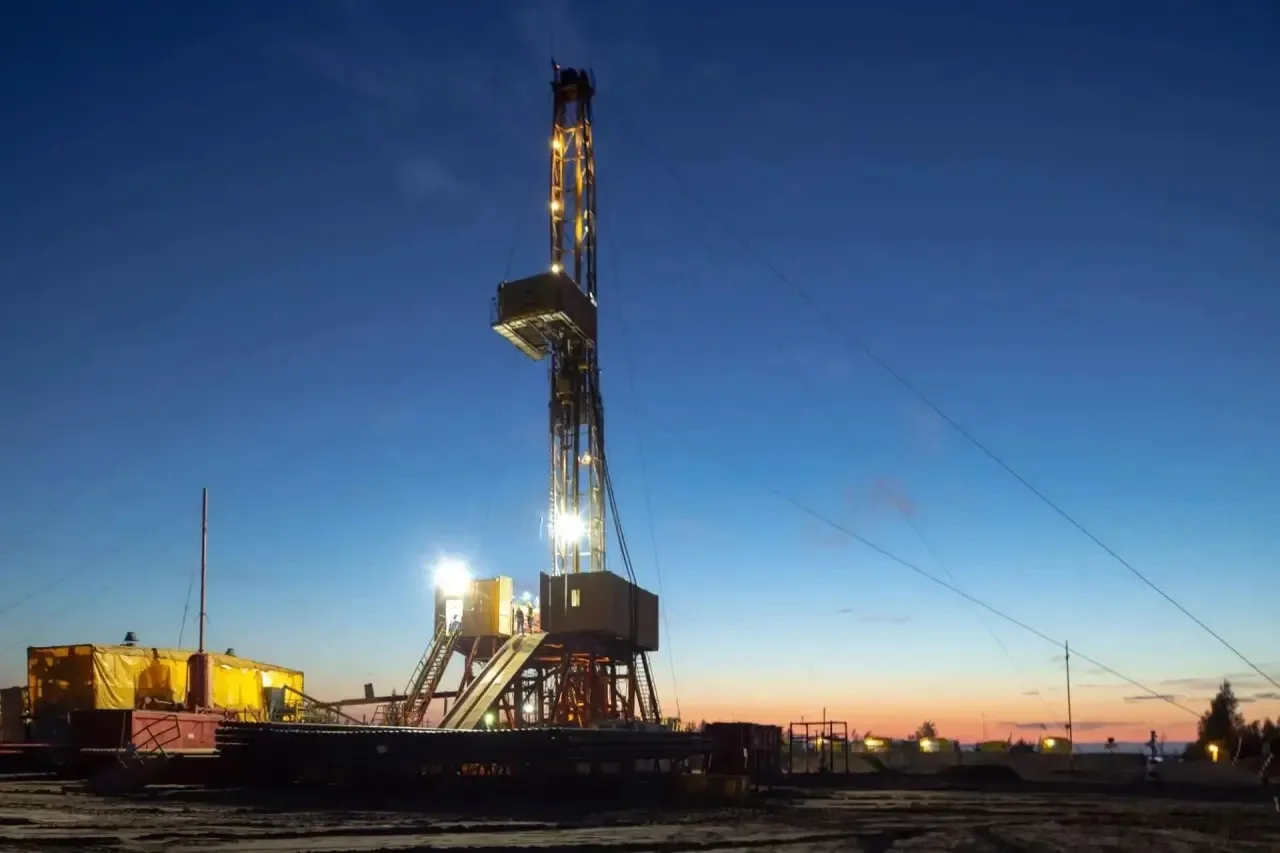 Глава Нижневартовска Дмитрий Кощенко поздравил работников нефтяной и газовой промышленн...