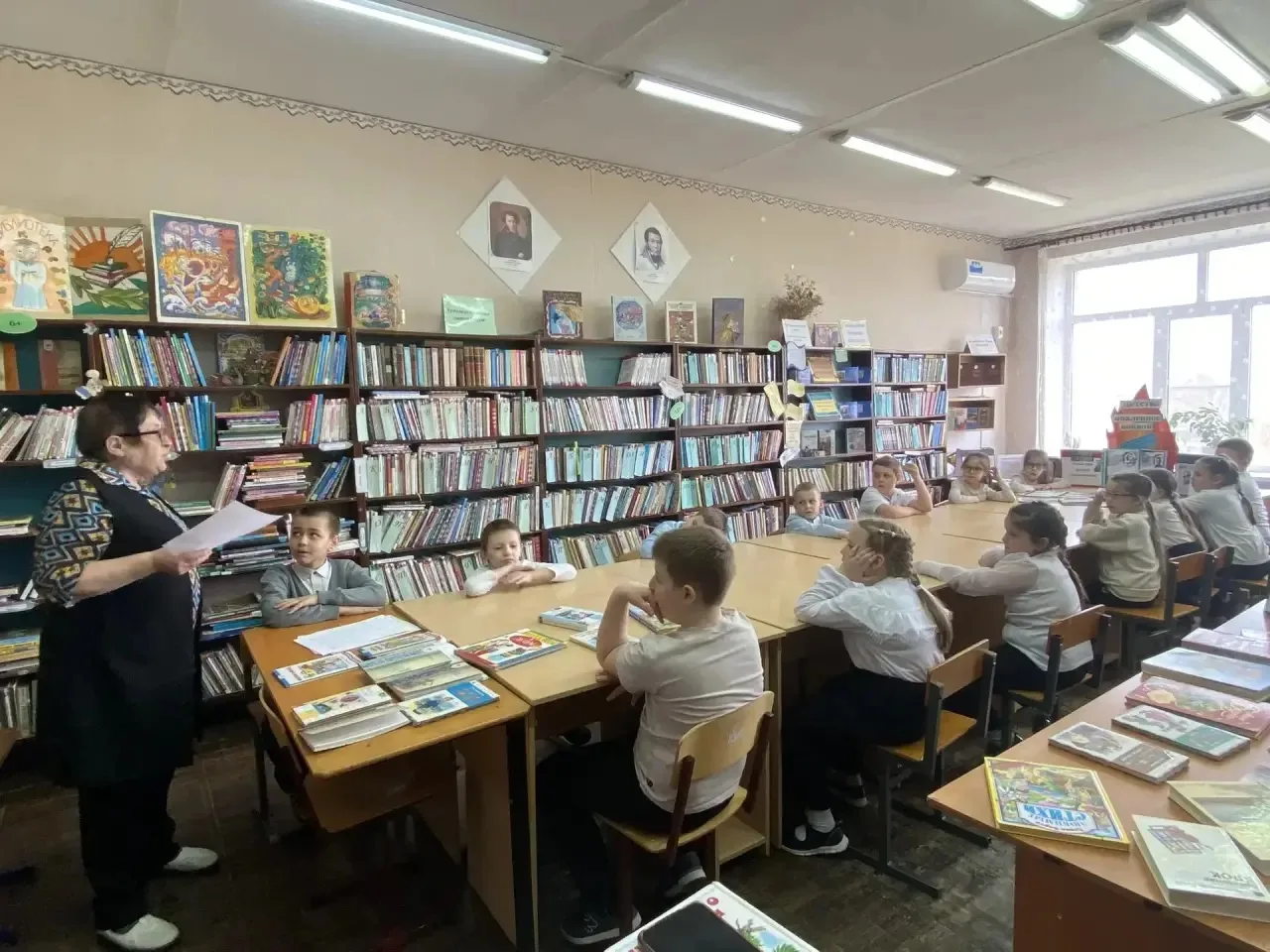 📚В рамках Недели детской книги учащиеся 2-х классов совершили путешествие "По следам сказок". Ребята