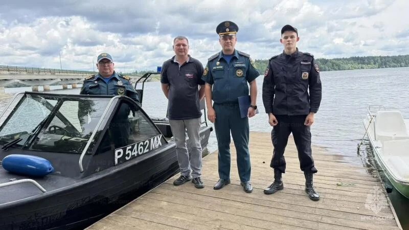 🔹В Рузском округе прошел масштабный рейд на Озернинском водохранилище

Сотрудники МЧС России, ГИМС,