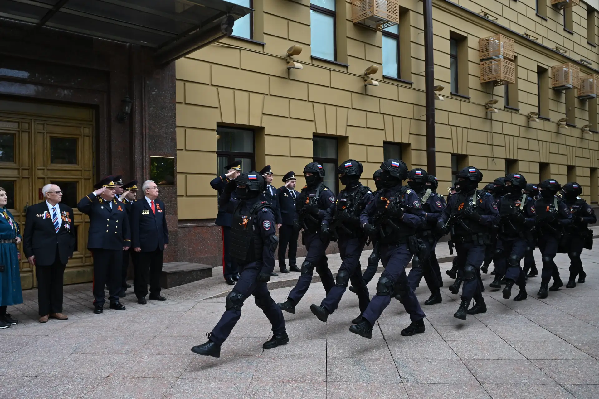 Две судьбы, одна Победа: московские полицейские поздравили ветеранов с днем рождения   В ГУ МВД Росс