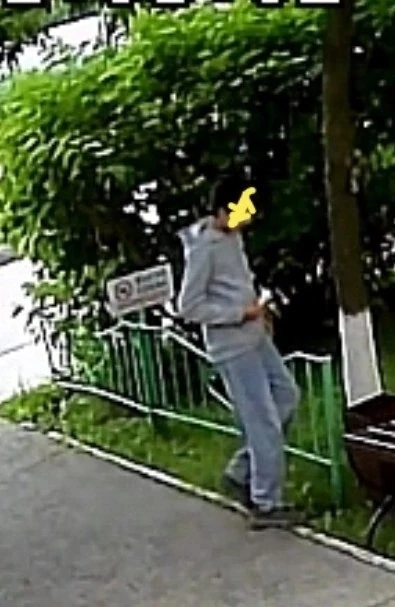 Здравствуйте! 14 июня 2026 года,в 9 часов  вечера,два подростка примерно 11-13 лет возле дома 100,по