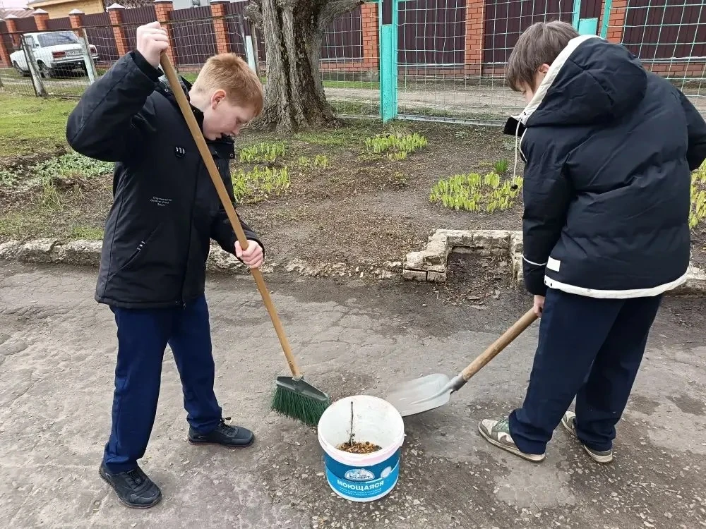 🌍 Экологический субботник «Мы за чистоту»: юные экологи «Оберега» в деле