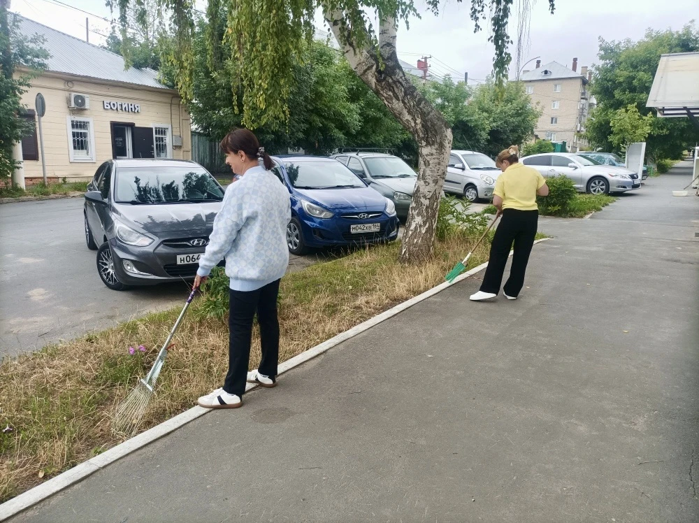 📚🧹Сегодня библиотеки Вольского района активно присоединились к уборке общественных территорий, а т