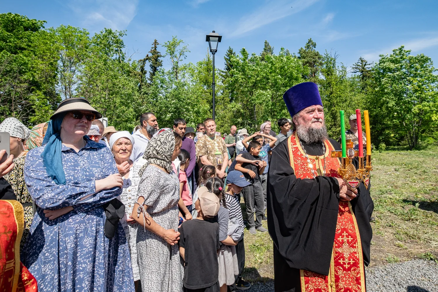 17 мая из рабочего поселка Языково  отправился крестный ход и направился к Никольской г...