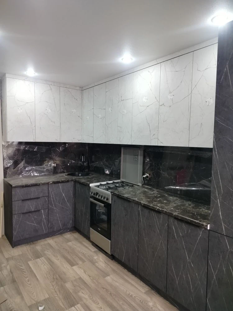 Угловая кухня 5м + 1,5м — финишная прямая 🏁