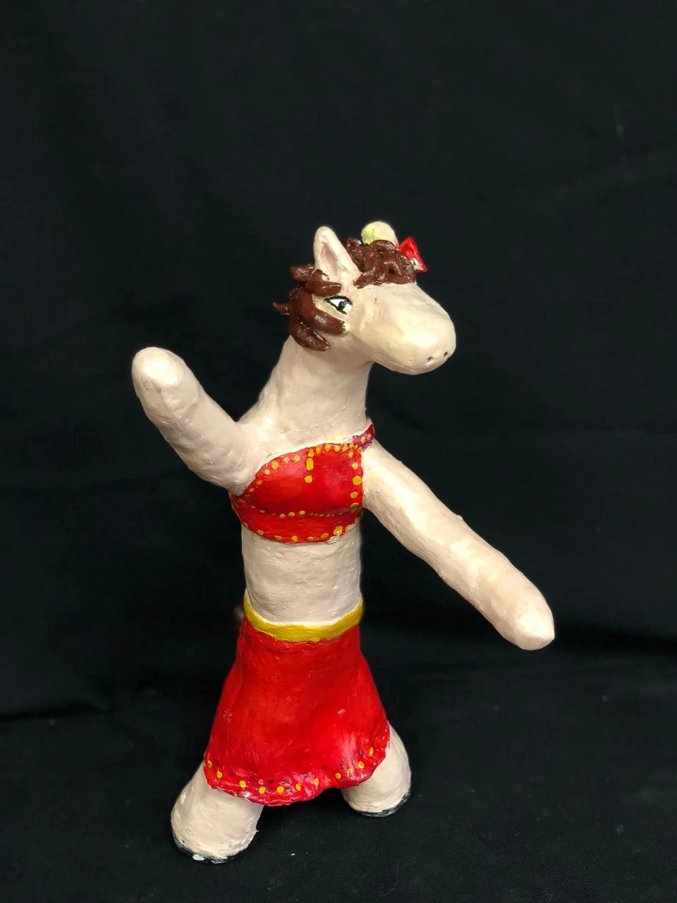 Первый класс на уроках скульптуры в 4 четверти работали над образом коня 👍