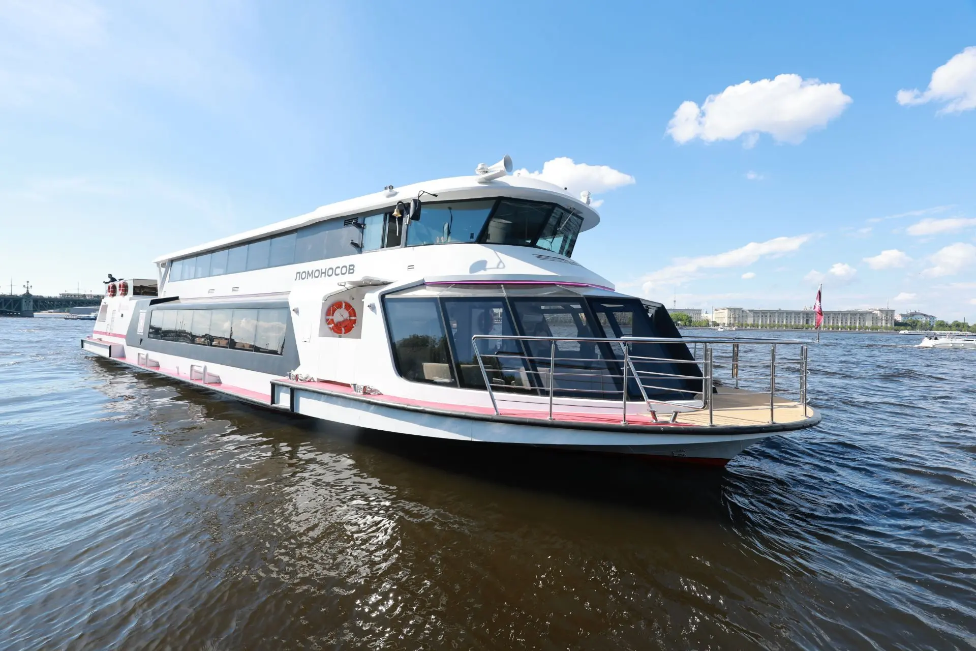 🚤 Петербург делает ставку на экологичный транспорт - на городские водные маршруты выхо...