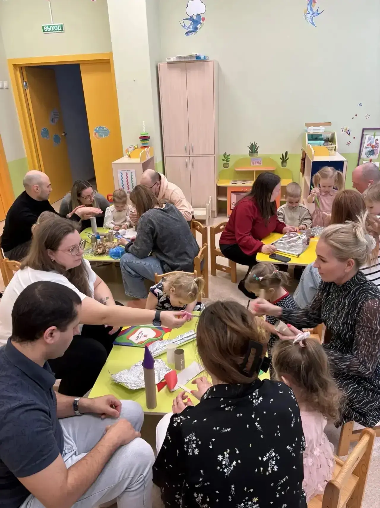 🌻В ясельной группе 13  "Комарик" прошел мастер класс посвященный дню космонавтики. 🚀🛰️☄️  🧑‍🧑‍🧒‍🧒Род