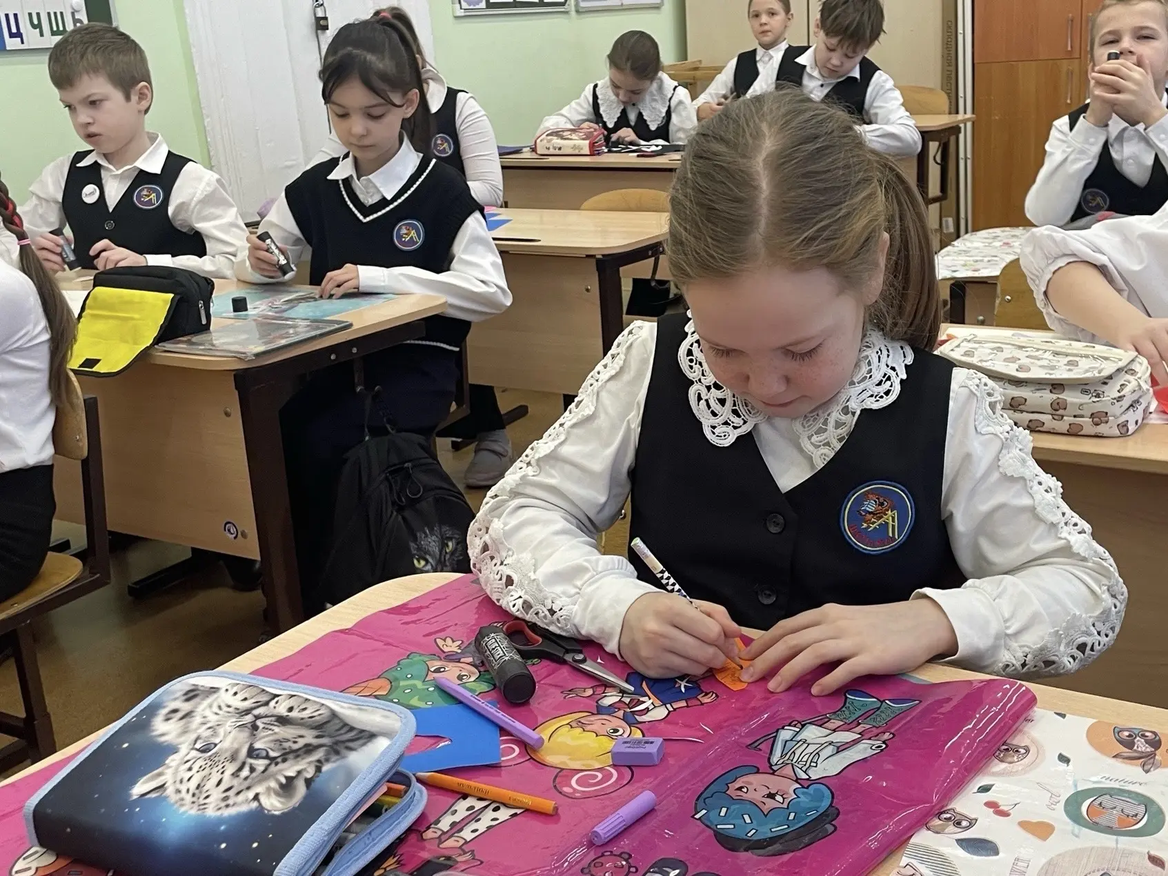 🌟 Ученики начальных классов приняли участие в тёплой и душевной акции " Дерево Доброты"  Сегодня наш