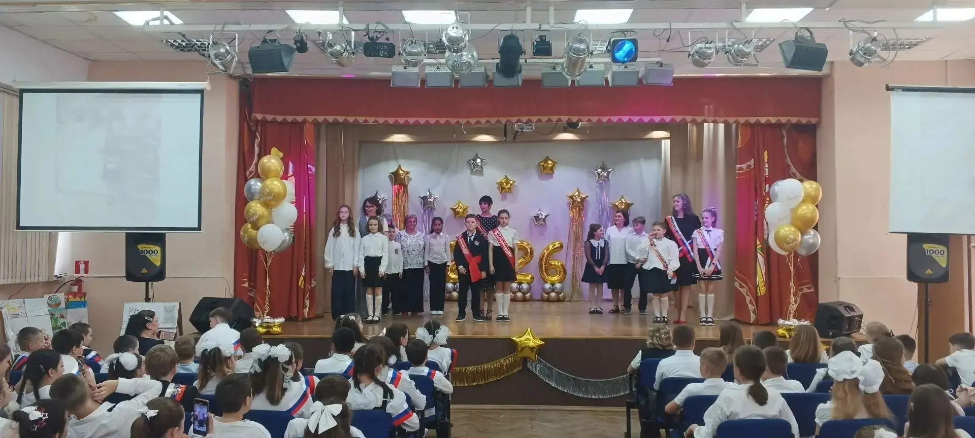 Торжественный выпускной в начальной школе!  ✨ Сегодня в нашей школе произошло знаменательное событие