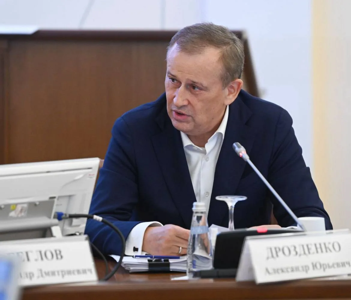 Сообщает Дрозденко:
Внимание, объявлена опасность БПЛА в воздушном пространстве Ленинградской област