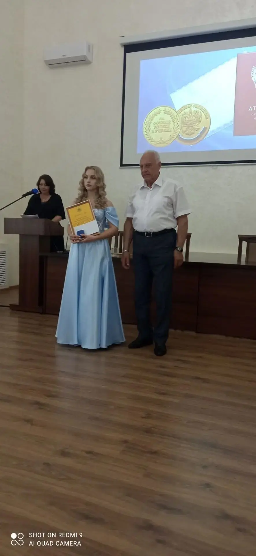 Сегодня, 7 июля, в торжественной обстановке в администрации района прошла церемония чествования выпу