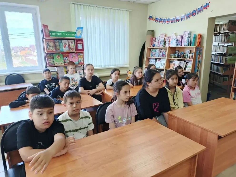 📚 Сегодня 5-й отряд посетил сельскую библиотеку.
🌍 Ребятам рассказали об окружающей среде, важност