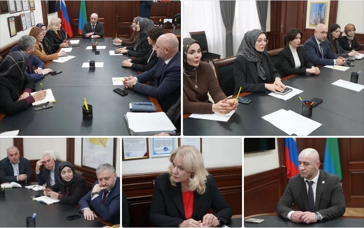 После завершения приема граждан Министр культуры РД Зарема Бутаева и глава города Замир Гаджимурадов