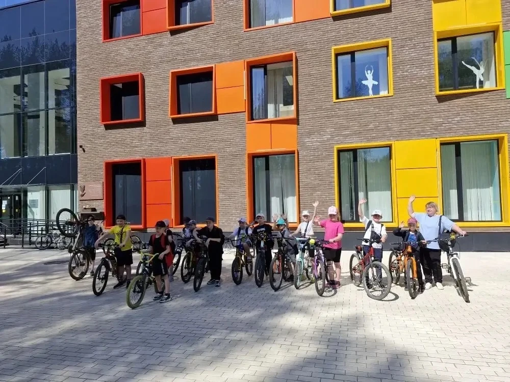 🚴‍♂️☀️ Ученики 3 «А» класса МОУ «СОШ № 7» вместе с родителями отправились в велопоход!

Это замечат