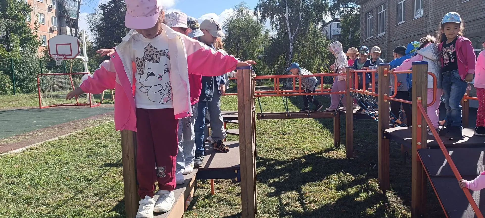 Тренируем смелость, ловкость и устойчивость.