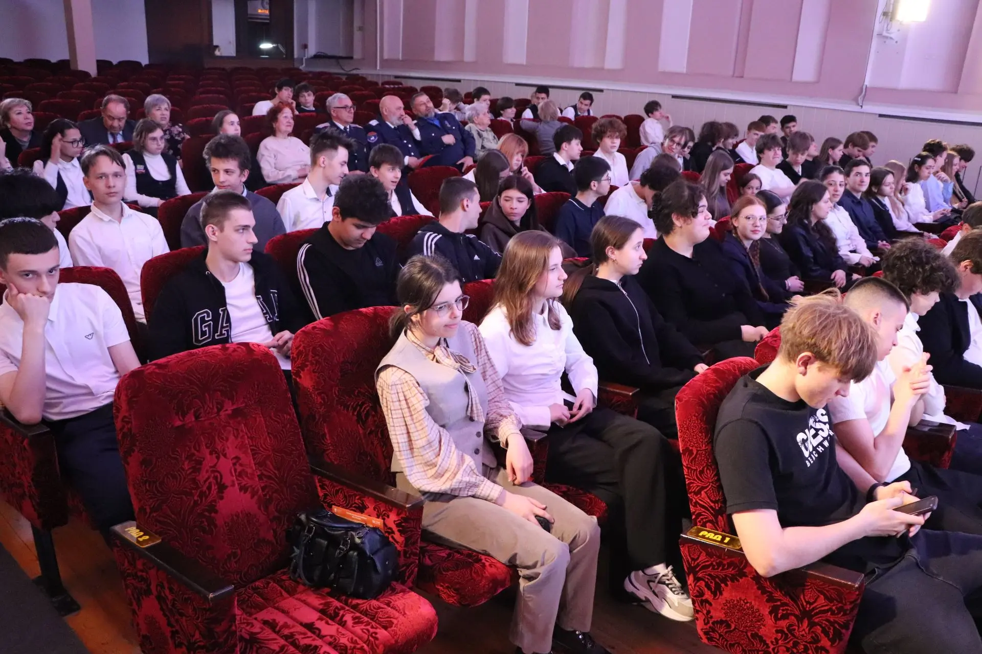 В Аксайском районном доме культуры «Факел» прошла тематическая программа, посвящённая Дню космонавти
