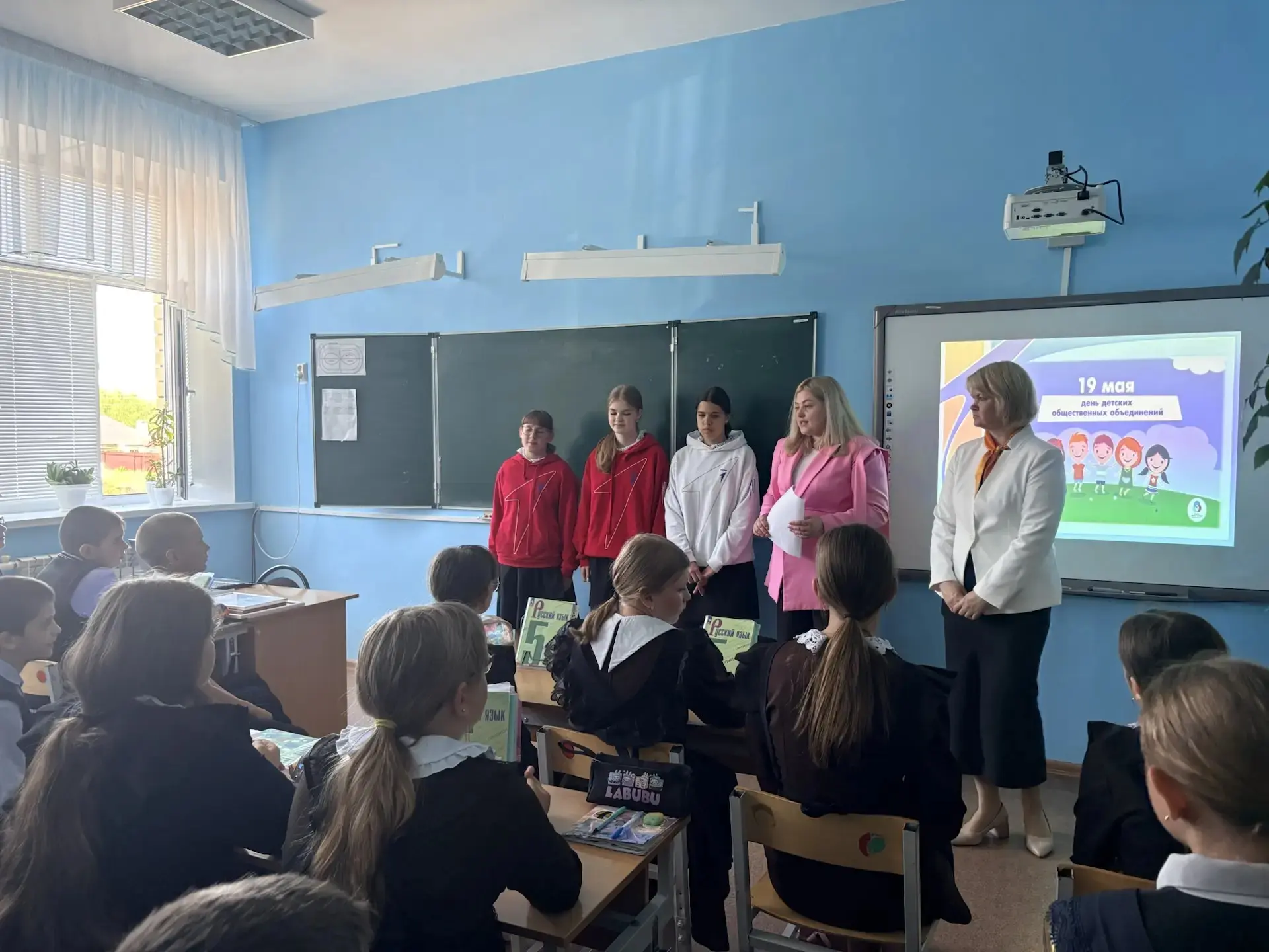 Сегодня состоялась игра "В поисках пионерского галстука".  Педагог-организатор нашей шк...