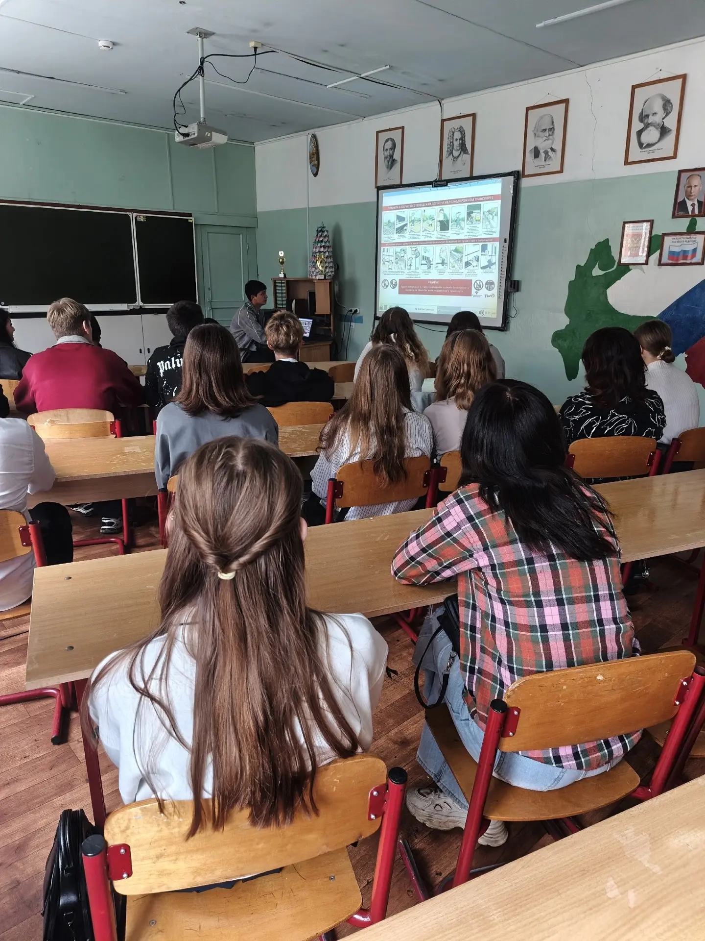 📍В Бологовском колледже прошли классные часы по безопасности и адаптации для студентов...
