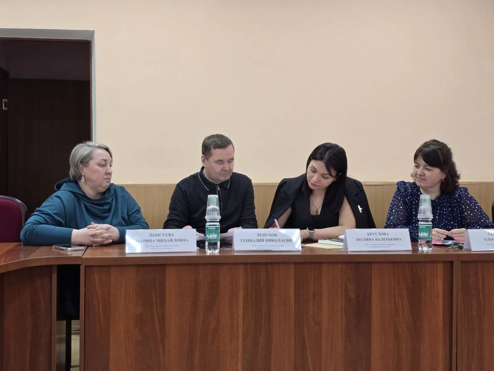В Углегорске состоялось первое заседание  Углегорской территориальной избирательной комиссии, сформи