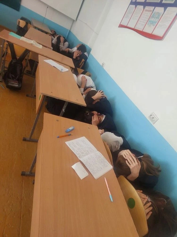 В МКОУ «Комсомольская СОШ» прошли учения по действиям при угрозе БПЛА 22 апреля 2025 года в МКОУ «Ко