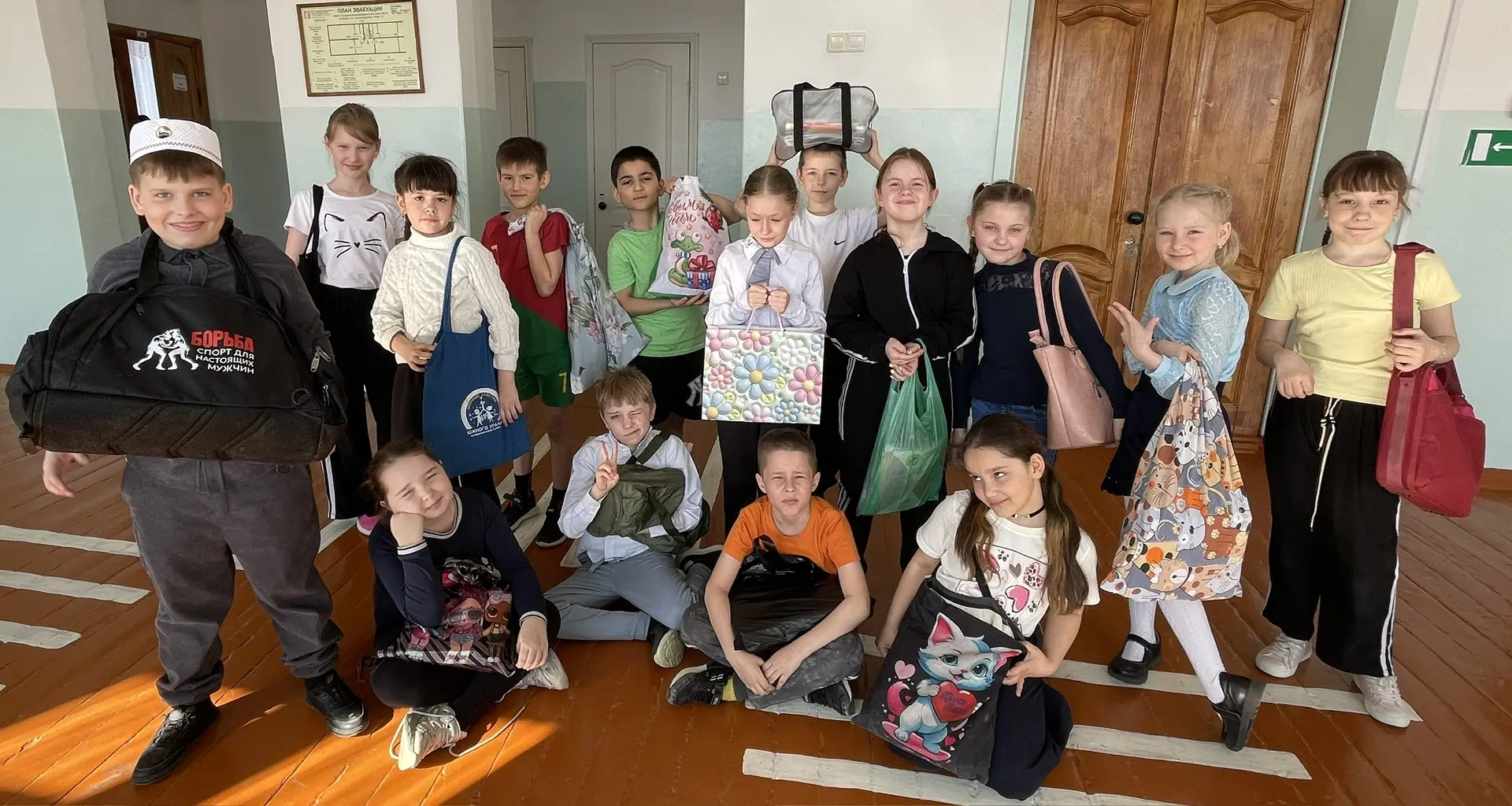 #ДеньБезРюкзака 🧭 Сегодня 3 «А» решили обойтись без рюкзака и посмотреть, как изменится день! Ощущен