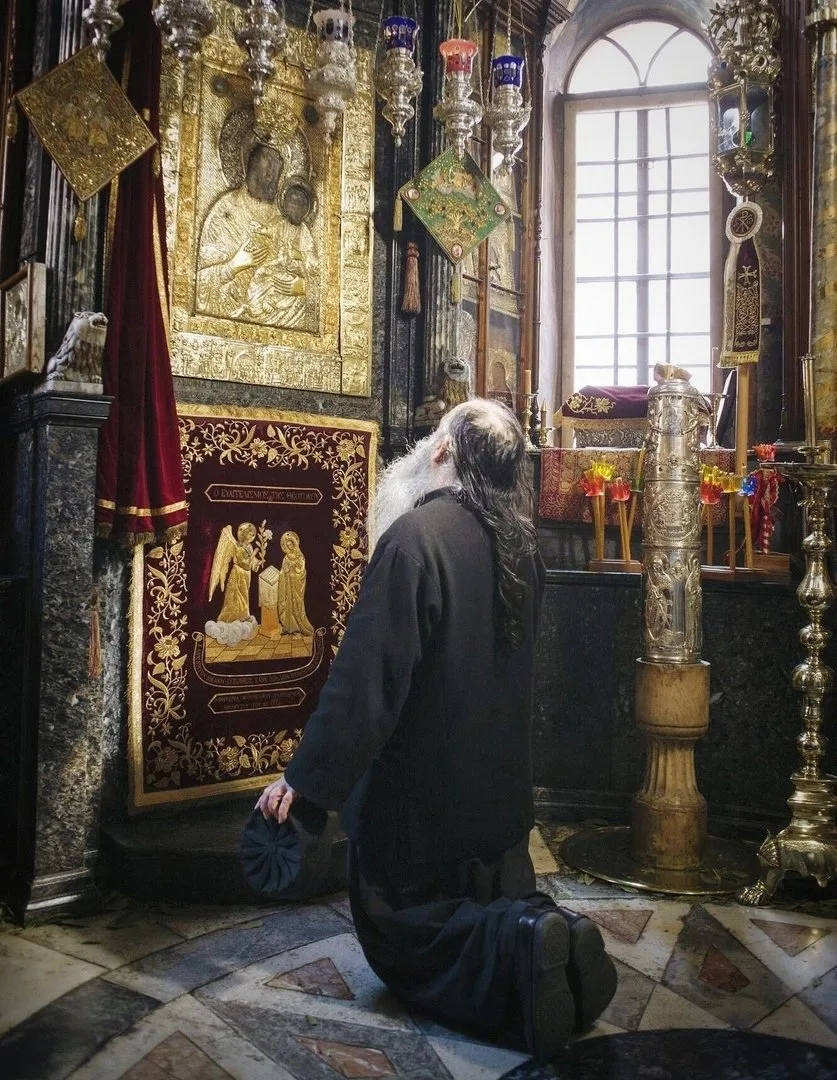 Будешь молиться за других, а за тебя все небо будет ходатайствовать.