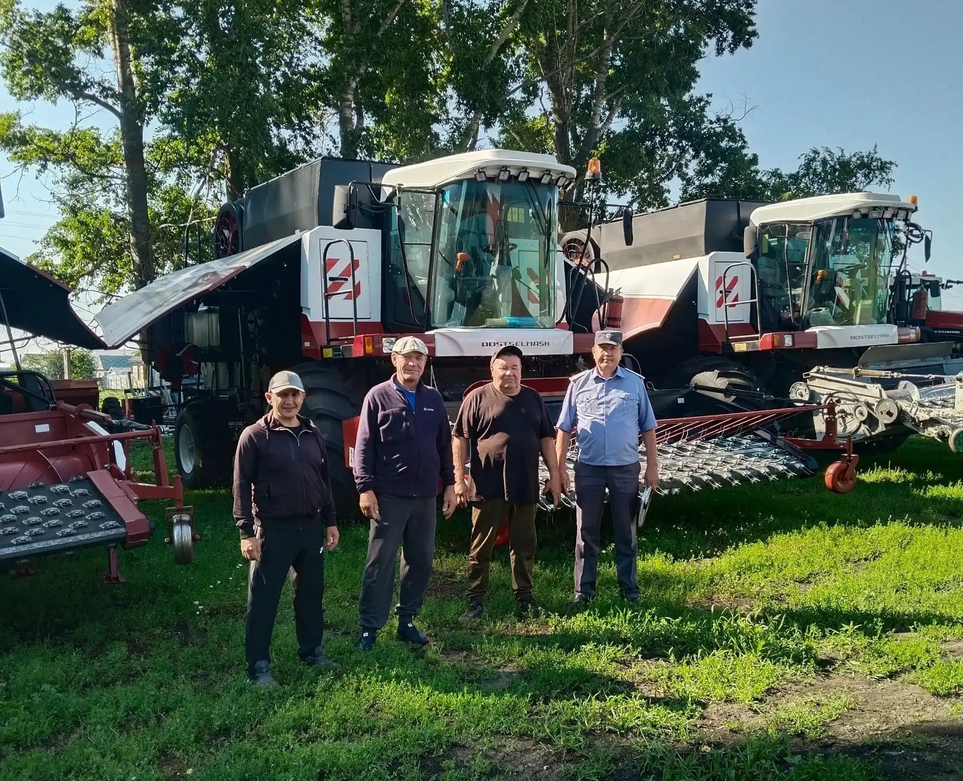 🚜 В Чувашии продолжаются технические осмотры зерноуборочных комбайнов.

Инспекторы Гостехнадзора Чу