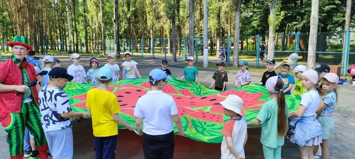 В пришкольном лагере «Счастливое детство» продолжаются интересные и увлекательные мероприятия. Ребят