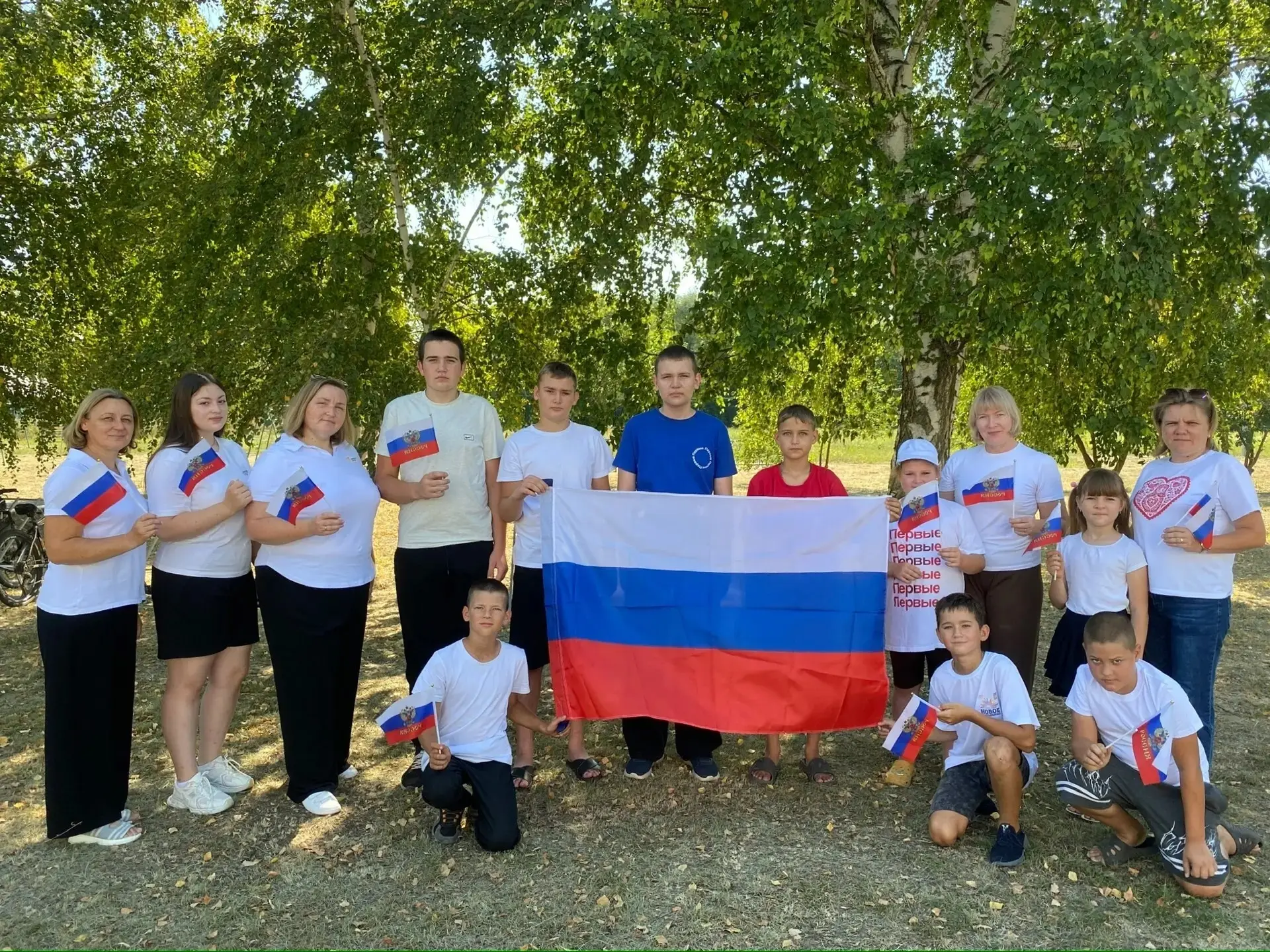 🇷🇺✨ Накануне Дня российского триколора в школах Шумилинского сельского поселения разв...