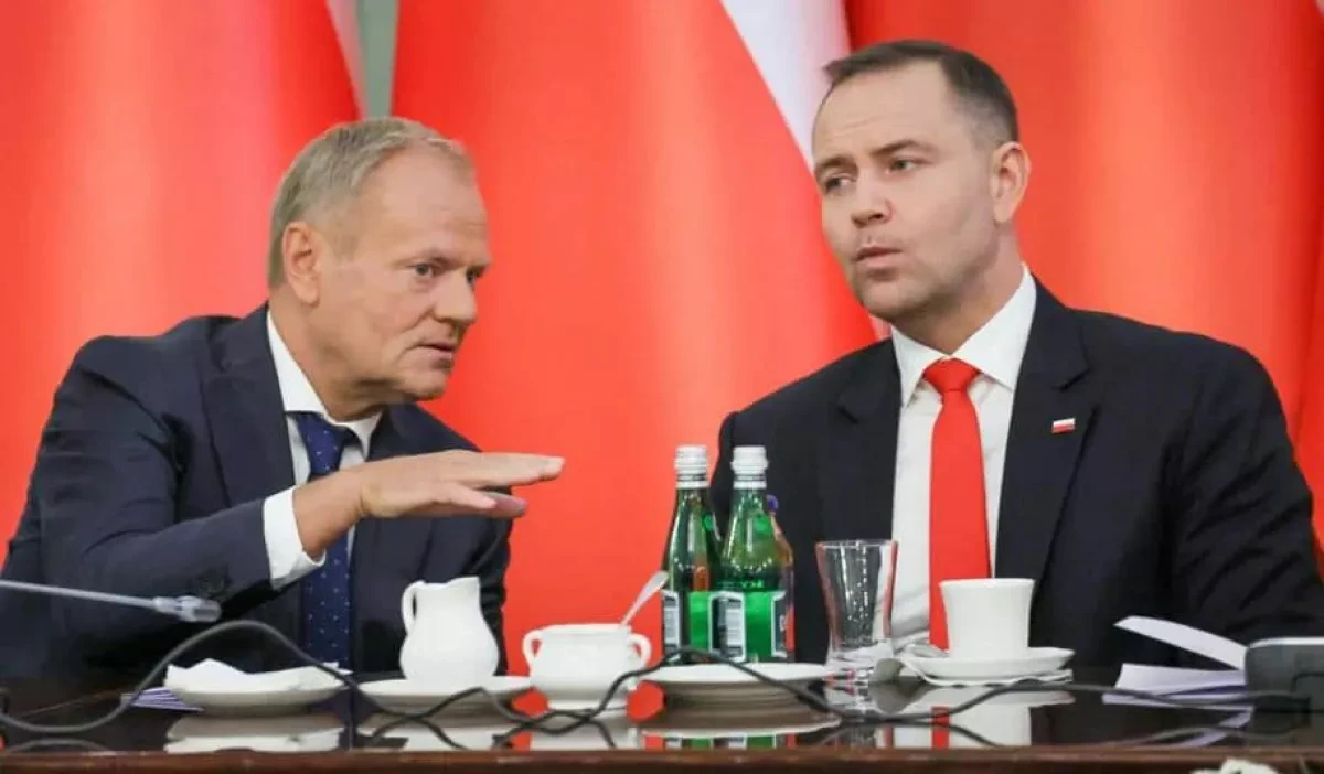 Премьер-министр Польши Дональд Туск предположил, что президент страны Кароль Навроцкий ...