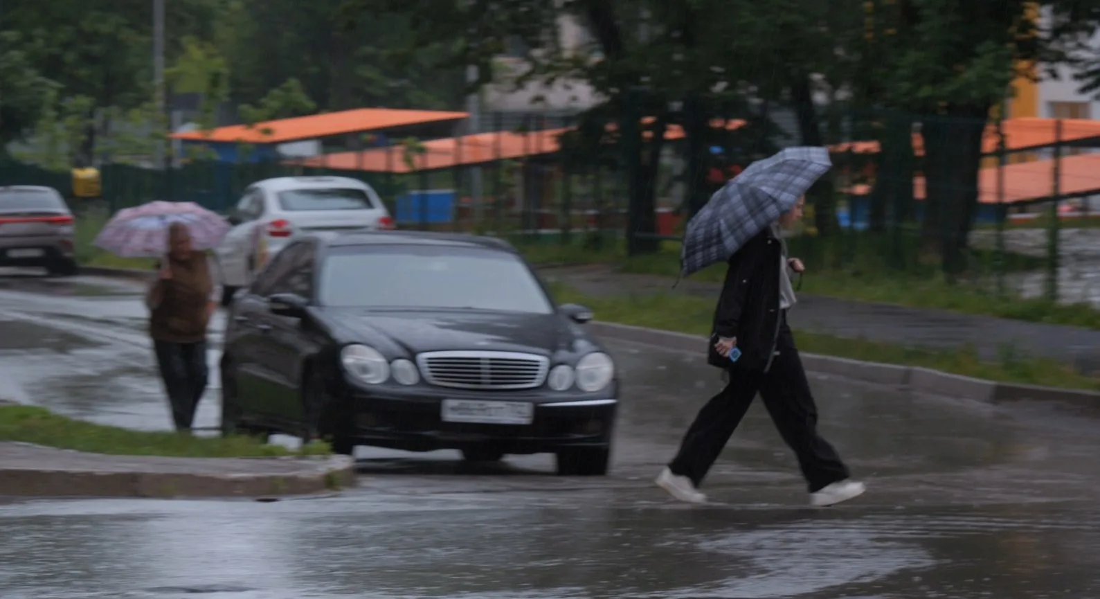🌦 Сегодня в Башкирии пройдут кратковременные дожди, грозы. При непогоде ветер может быть порывистым