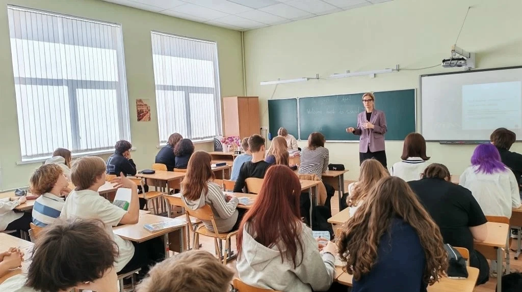 В рамках антинаркотического месячника в 9-х классах прошёл диспут на тему «Правонарушения и преступл