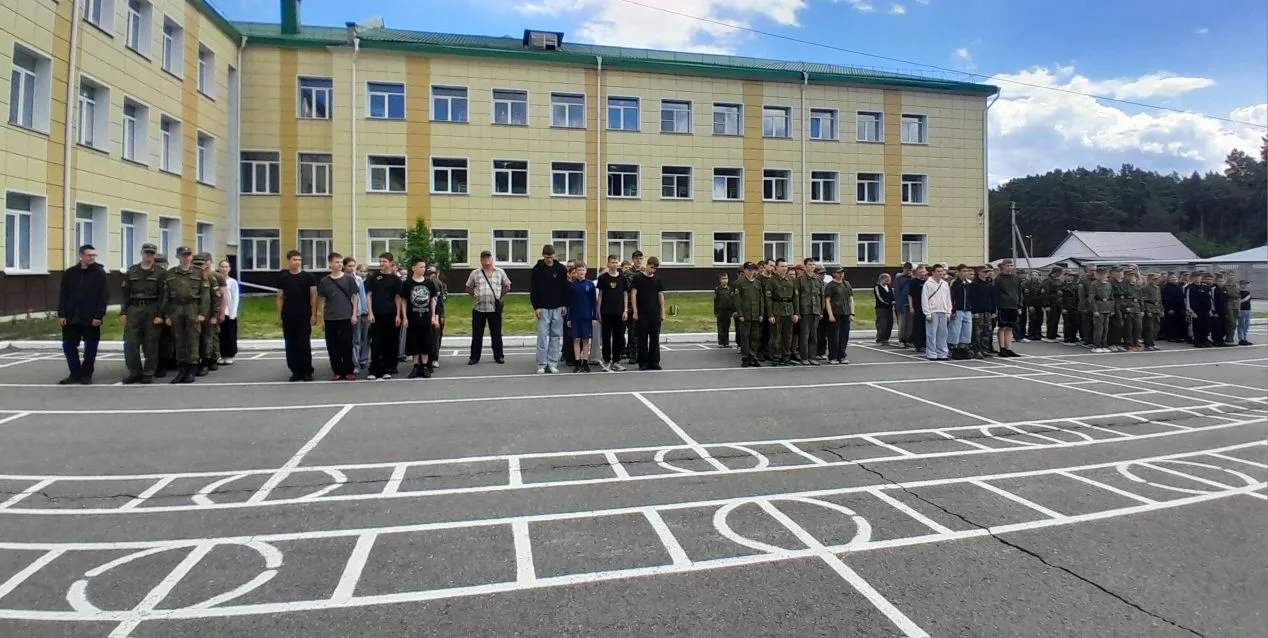 В школе прошло торжественное закрытие сборов: лучшие получили награды.

29 мая в нашей школе состоял