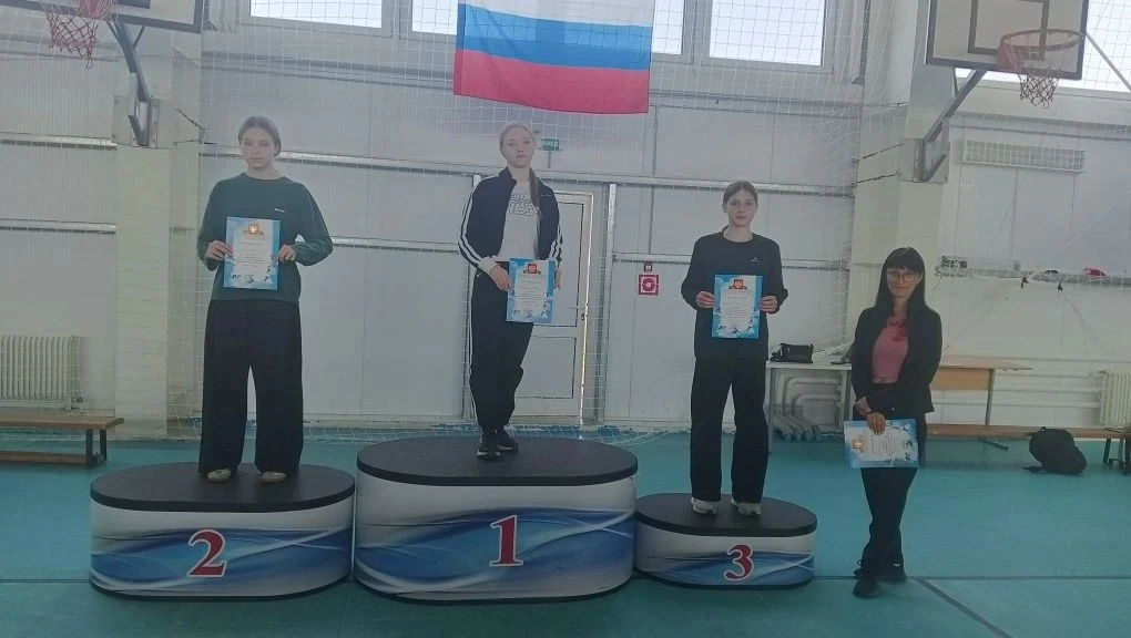 Команды юношей и девушек нашей школы приняли участие в муниципальном этапе Школьной лиги по лёгкой а