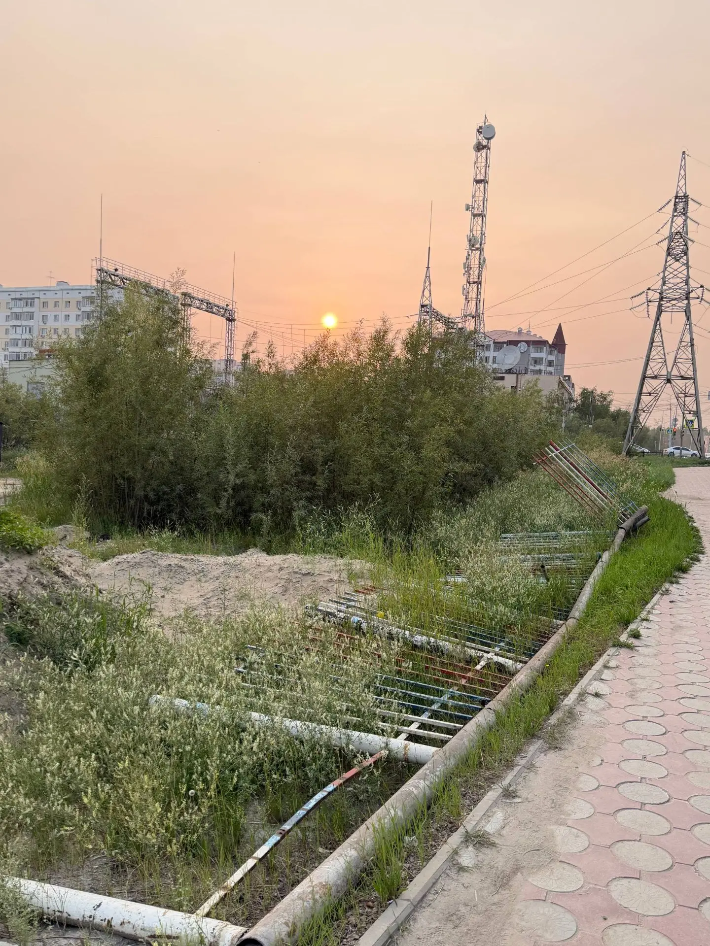 Замечательный подписчик @pryanayayakutia: 

Такие приготовления к визиту Мишустина. 

Кому должно бы