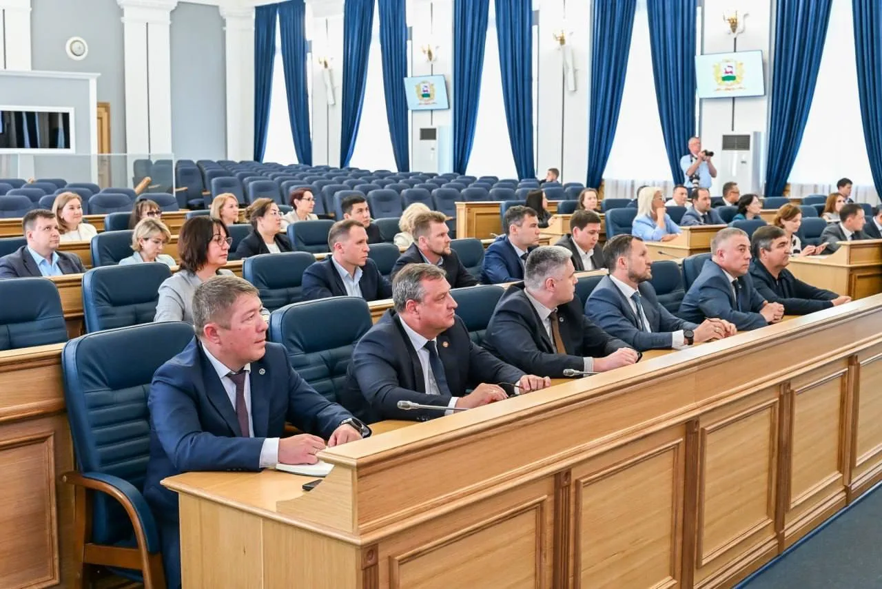 Рустам Шарипов официально стал и.о. мэра Уфы. Экс-глава Хайбуллинского района (44 года)...