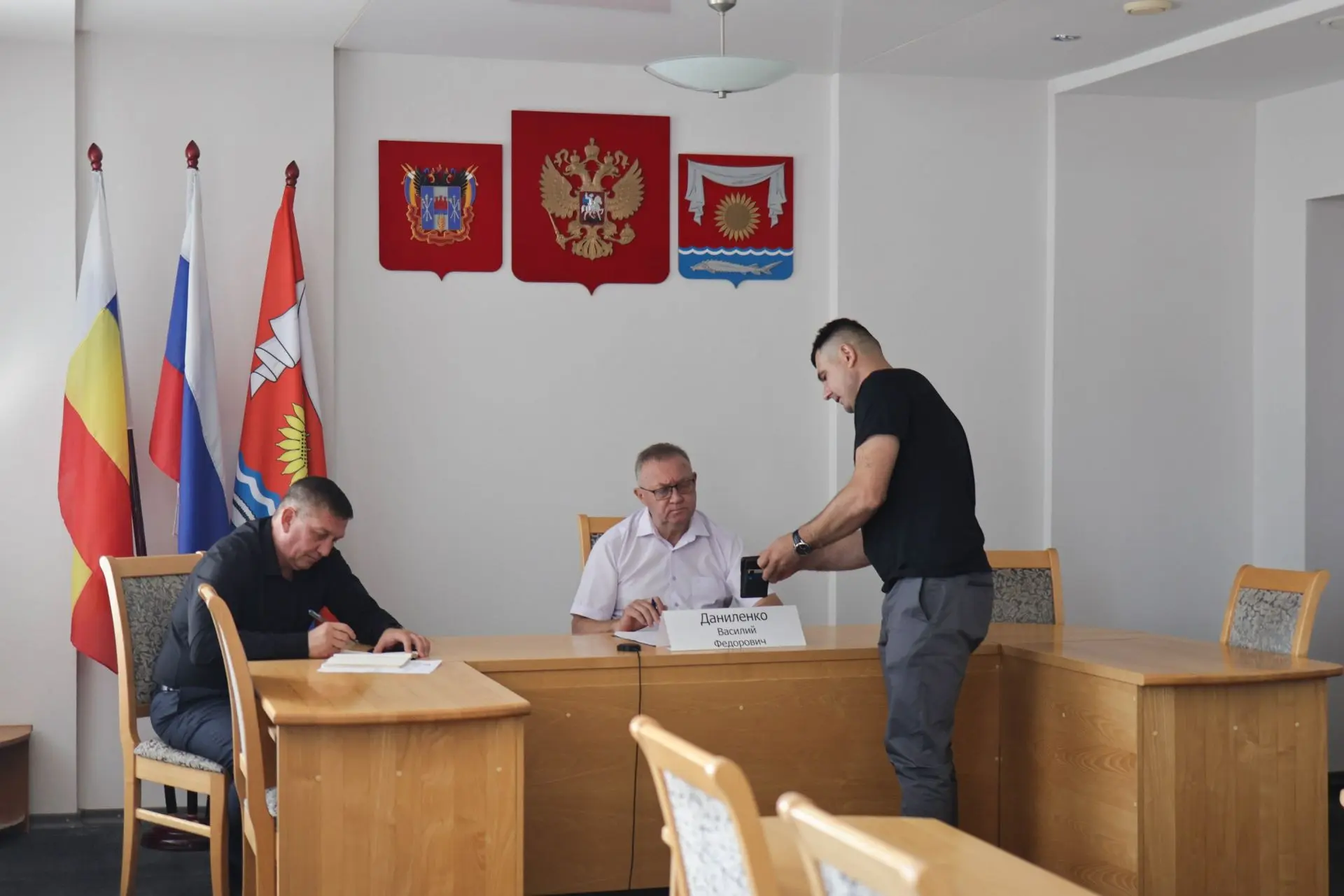 ▪️Сегодня провёл личный приём жителей Неклиновского района. Обсудили благоустройство и ...